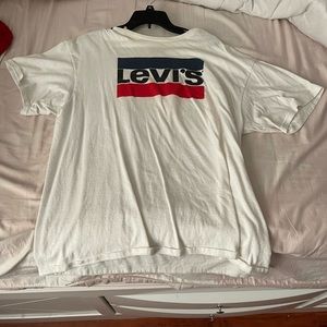 White Levi Tshirt